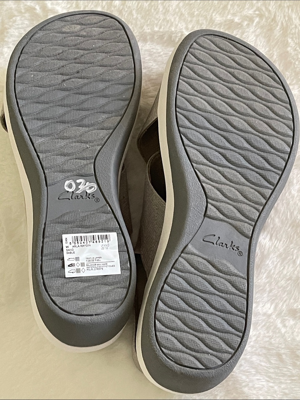 Clarks Cloudsteppers Women's Gray Crisscross Slingback Sandals SZ 7 - Picture 4 of 4